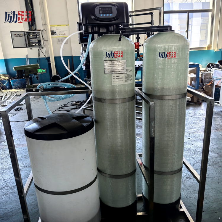 2噸單閥雙罐軟水器 (1) 2噸單閥雙罐軟水器 (1)